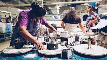 性侵體罰 燒60噸全新衣服 外媒驚曝血汗工廠,廉價(jià)產(chǎn)品的背后觸目驚心....