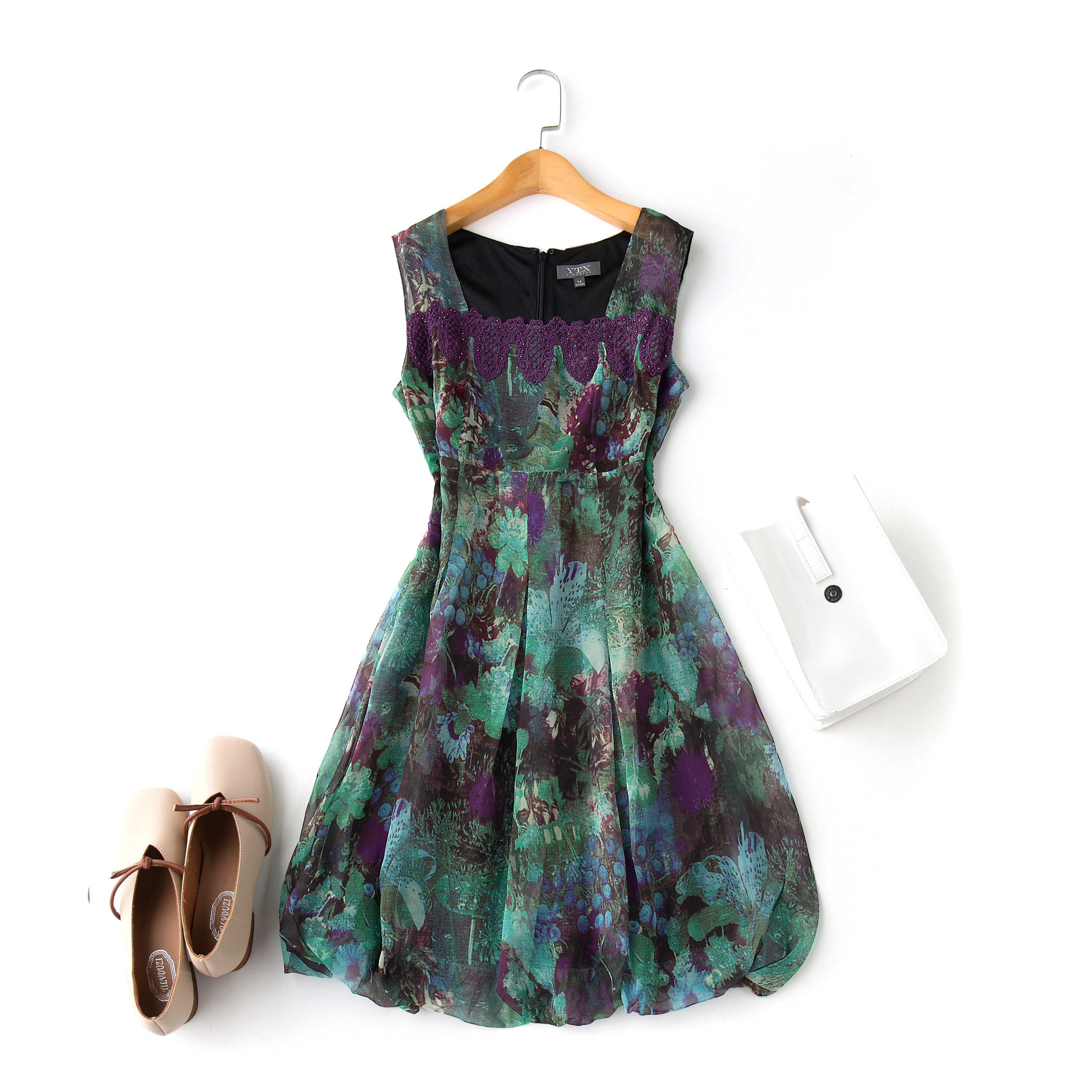 服裝與靜物拍攝 掛拍、平鋪與模特展示的專業(yè)技巧